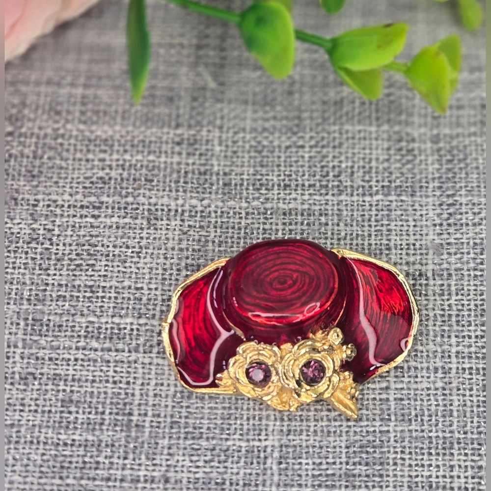 Vintage JJI Red enamel Hat Gold tone Rhinestone Brooch pin‎  1 5/8"